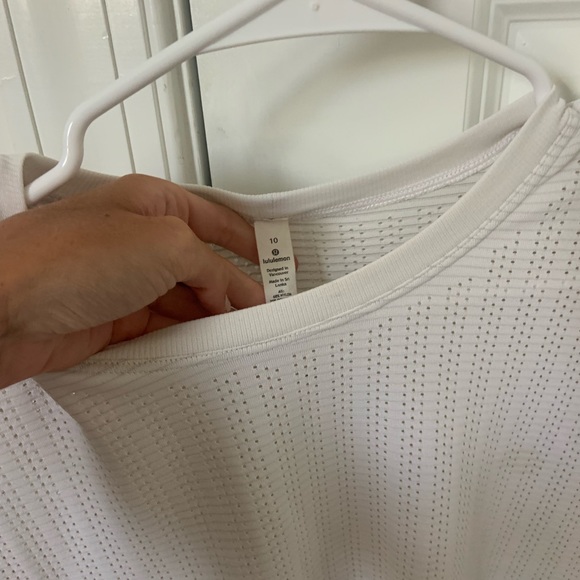 Lululemon train to be cropped tee in white - Picture 6 of 6